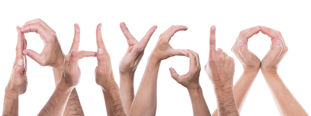 Viele Hände formen das Wort Physio